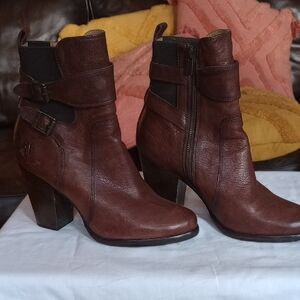 FRYE PRICING CANNOT BE BEAT! LUXURIOUS CHESTNUT LEATHER AND BUTTERY SOFT!!